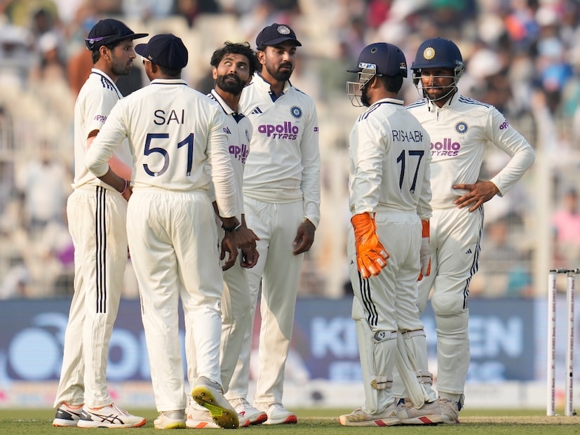 दुसरी टेस्ट मॅच 22 नोव्हेंबरपासून गुवाहाटीमध्ये सुरू होईल. गुवाहाटीच्या बरसापारा स्टेडियमची खेळपट्टी फास्ट बॉलिंगला मदत करते, त्यामुळे भारतीय टीममध्ये बदल होण्याची शक्यता आहे. टीममधला एक स्पिनर वगळून फास्ट बॉलरला संधी मिळू शकते.