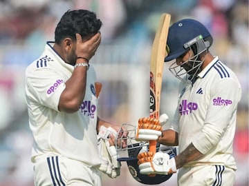 India Near to loss Kolkata test India Near to loss Kolkata test