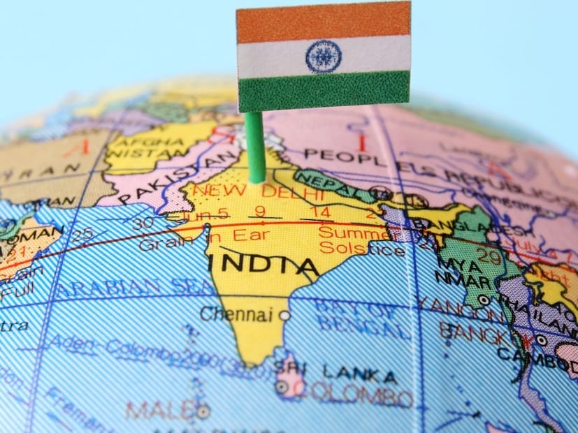 हिंदी ही जगभरात बोलल्या जाणाऱ्या प्रमुख भाषांपैकी एक आहे. 600 दशलक्षाहून अधिक लोक ही भाषा बोलतात. हिंदीसोबत भारतात 21 इतर अधिकृत भाषा असल्या तरी हिंदी ही सर्वात जास्त बोलली जाते. भारतीय परदेशात गेल्यामुळे हिंदीला जगभरात मान्यता मिळाली आहे.