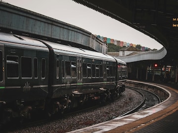 Indian Railway : कोणती ट्रेन कोणत्या रेल्वे प्लॅटफॉर्मवर येणार हे कसं ठरतं? Indian Railway : कोणती ट्रेन कोणत्या रेल्वे प्लॅटफॉर्मवर येणार हे कसं ठरतं?