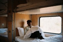 Indian Railway : ट्रेनमधील चादर तुम्हाला पाठवू शकते जेलमध्ये; वापरताना ही चूक करू नका