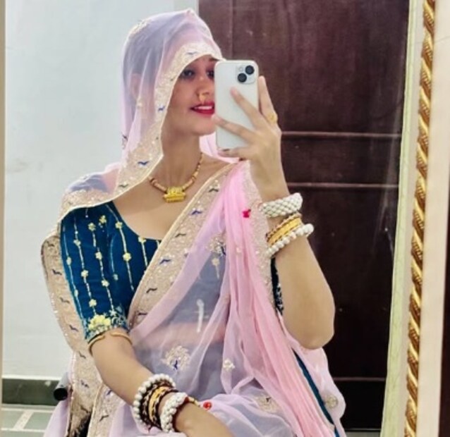 एका सामान्य घरातून आलेली लालित नेहरा आज संपूर्ण देशासाठी प्रेरणास्रोत ठरली आहे. एका बाजूला शेतात घाम गाळून ट्रॅक्टर चालवणारी आणि दुसरीकडे ग्लॅमरस रँप वॉकवर आत्मविश्वासाने चमकणारी ही महिला! जिथे स्त्रियांसाठी 'घरचा उंबरठा ओलांडायचा नाही, चूल आणि मूल इतकंच तिचं विश्व' अशी कठोर परिस्थिती होती, तिथे लालिताने घरची जबाबदारी तर सांभाळलीच, पण त्यासोबतच उंबरठा ओलांडून यशाचं एक उंच शिखर गाठून दाखवलं.