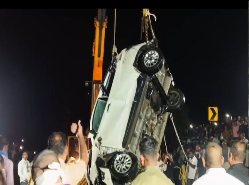 राष्ट्रीय महामार्ग यंत्रणेच्या ताब्यात ही विहीर असून त्यांनी ही विहीर बुजवली नसल्याने दोन जणांचे जीव गेले असल्याचे बोलले जात आहे.त्यामुळे राष्ट्रीय महामार्गाला लागून असलेल्या विहिरीत दोन जणांचा मृत्यू झाल्याने राष्ट्रीय महामार्ग प्राधिकरणाच्या अधिकाऱ्यांवर मनुष्यवधाचा गुन्हा दाखल करावा अशी मागणी केली जात आहे.