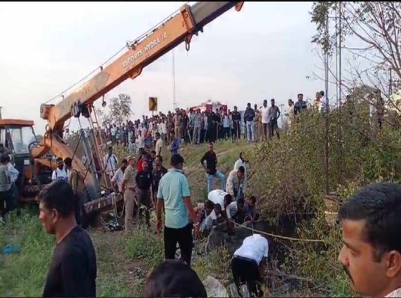 त्यानंतर नेशनल हायवेवर पोलिसांना एक विहीर आढळून आली होती.या विहीरीत पद्मसिंह पाटील यांची कार पडली होती. त्यामुळे या विहीरीत पडून पद्मसिंह पाटील आणि त्यांची पत्नी नम्रता पाटील यांचा मृत्यू झाला होता.