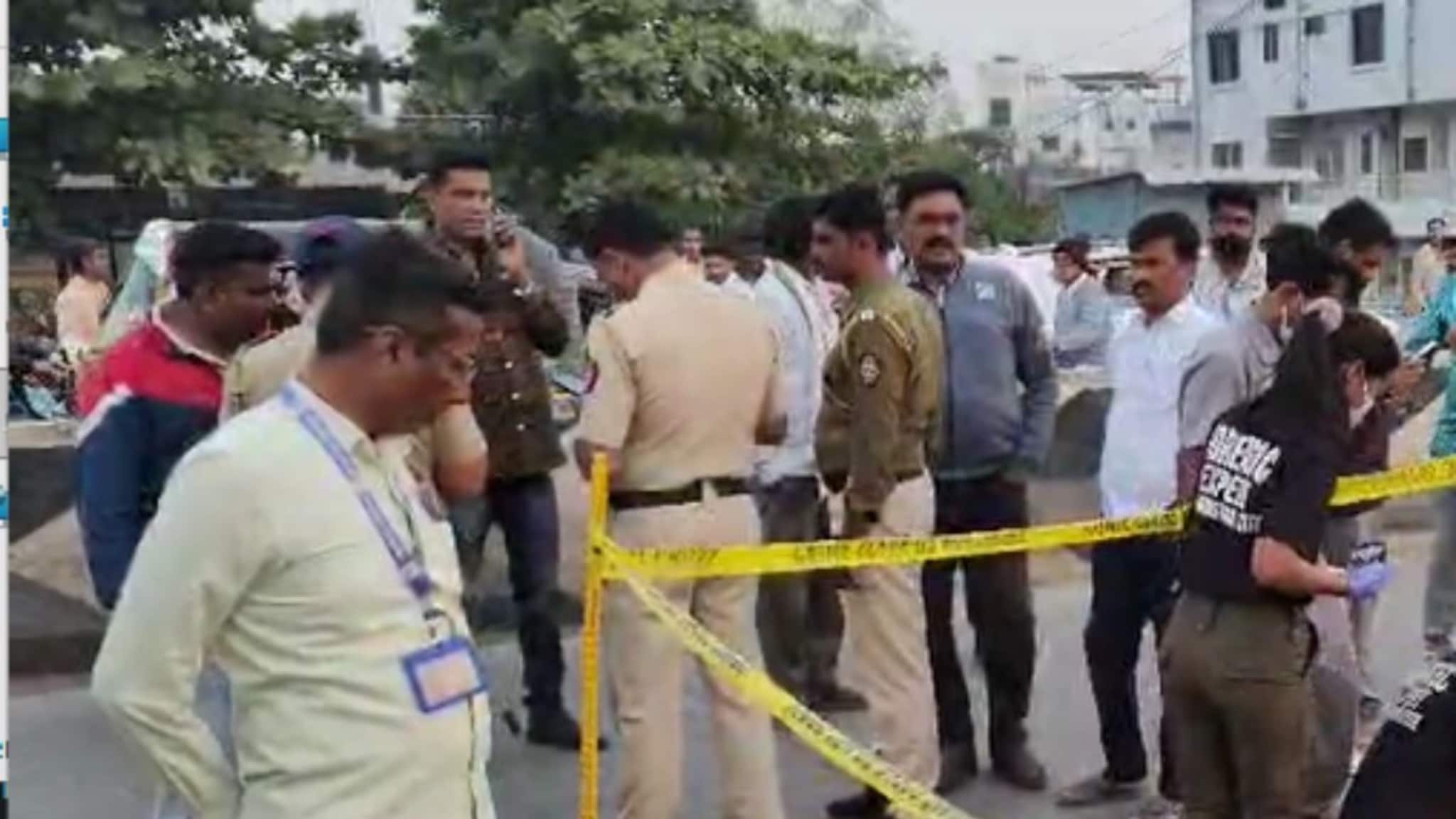 टाटा सुमोने आले अन् वार करत 2 मिनिटात सरपंचाला संपवलं,  भाजी मार्केटमध्ये थरार