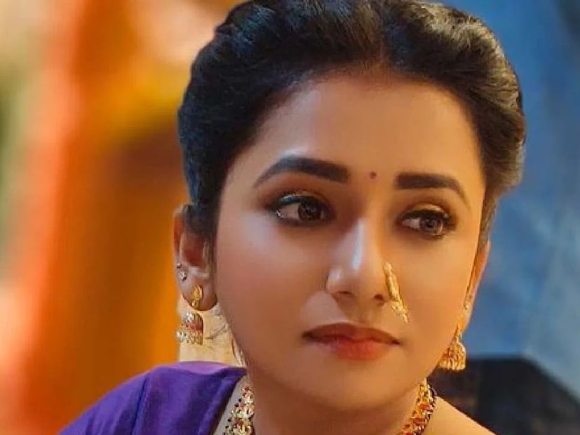  जुई गडकरीच्या जवळच्या व्यक्तीचं निधन झालं आहे. त्यामुळे अभिनेत्रीच्या कुटुंबावर दु:खाचा डोंगर कोसळला आहे.