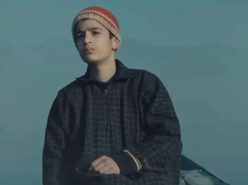 नेटफ्लिक्स हा जगतातील सर्वात लोकप्रिय प्लॅटफॉर्म आहे. नेटफ्लिक्सवर प्रत्येक आठवड्याला मनोरंजनाची मेजवानी पाहायला मिळते. नुकतीच नेटफ्लिक्सवर एक 2 तासांची नवी फिल्म रिलीज झाली आहे. ही फिल्म भय आणि रोमांचने परिपूर्ण आहे. नेटफ्लिक्स हा जगतातील सर्वात लोकप्रिय प्लॅटफॉर्म आहे. नेटफ्लिक्सवर प्रत्येक आठवड्याला मनोरंजनाची मेजवानी पाहायला मिळते. नुकतीच नेटफ्लिक्सवर एक 2 तासांची नवी फिल्म रिलीज झाली आहे. ही फिल्म भय आणि रोमांचने परिपूर्ण आहे.