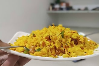 कांदेपोहे बनवताना पोहे पाण्यात किती वेळ भिजवायचे? शेफने सांगितला परफेक्ट टाइम