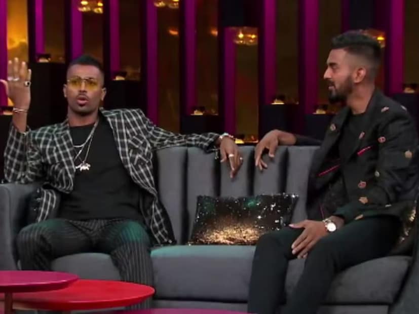  हार्दिक म्हणाला होता की त्याने आपल्या पालकांना सांगितले होते की,“एका पार्टीत मुलींच्या ग्रुपकडे बोट दाखवून त्याने पालकांना सांगितले होते की त्याचे त्या सर्वांसोबत संबंध होते आणि त्याच्या या बोलण्यावर त्याच्या पालकांना अभिमान वाटत होता".