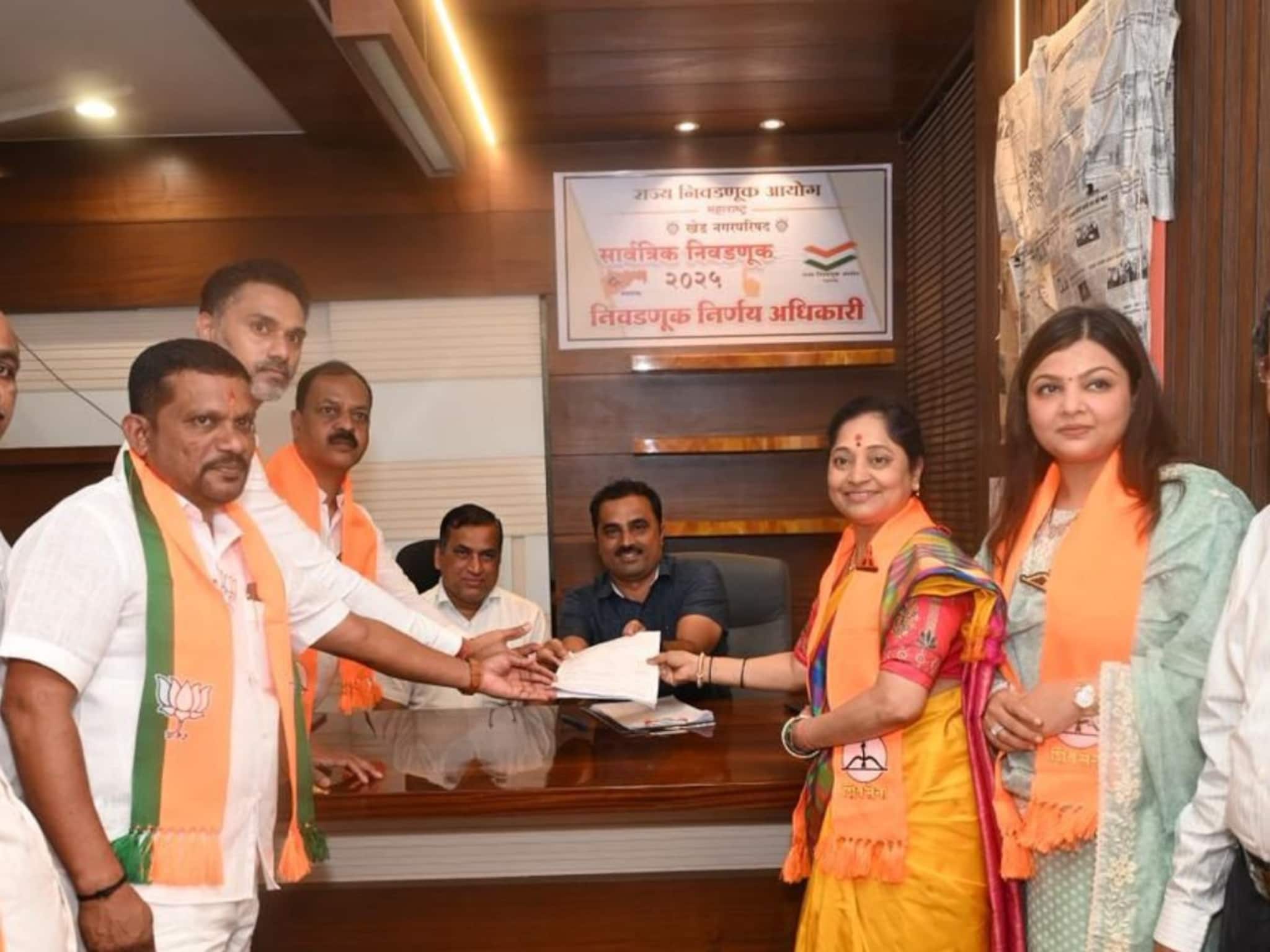 शेकडो कार्यकर्ते, बँन्डबाजा अद्भूत शक्तिप्रदर्शन... राज्यातील महायुतीचा पहिला अर्ज दाखल, कोणी आणि कुठून भरला?