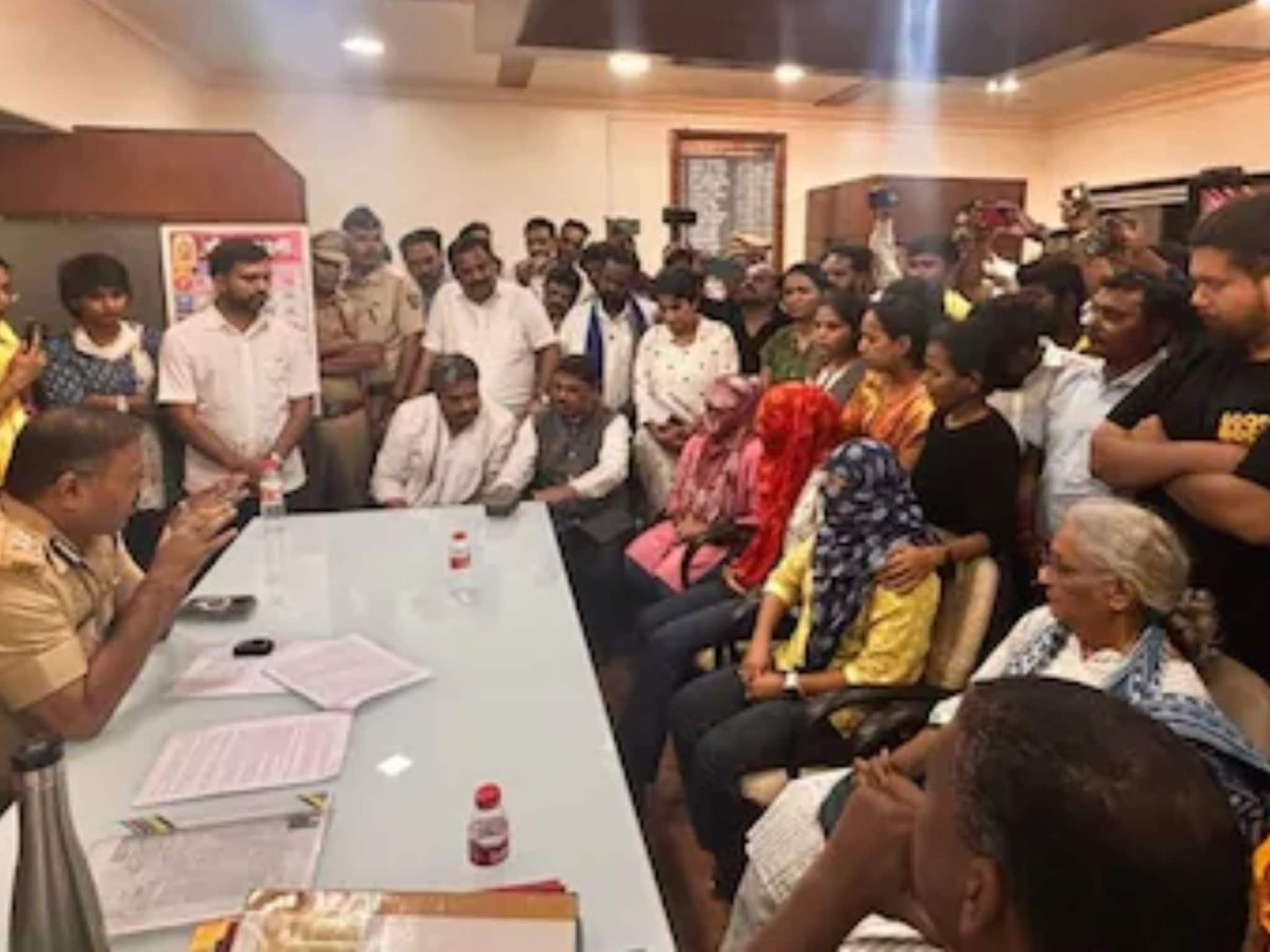 कोथरुड प्रकरण: मुलींना मारहाण करणं पोलिसांना भोवलं; कोर्टाचे कडक निर्देश, केस करणाऱ्यांवर केस