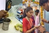 तीर्थ म्हणून अख्ख्या ऑफिसला दिला लिंबू रस, नंतर काय घडलं? तुम्हीच पाहा VIDEO