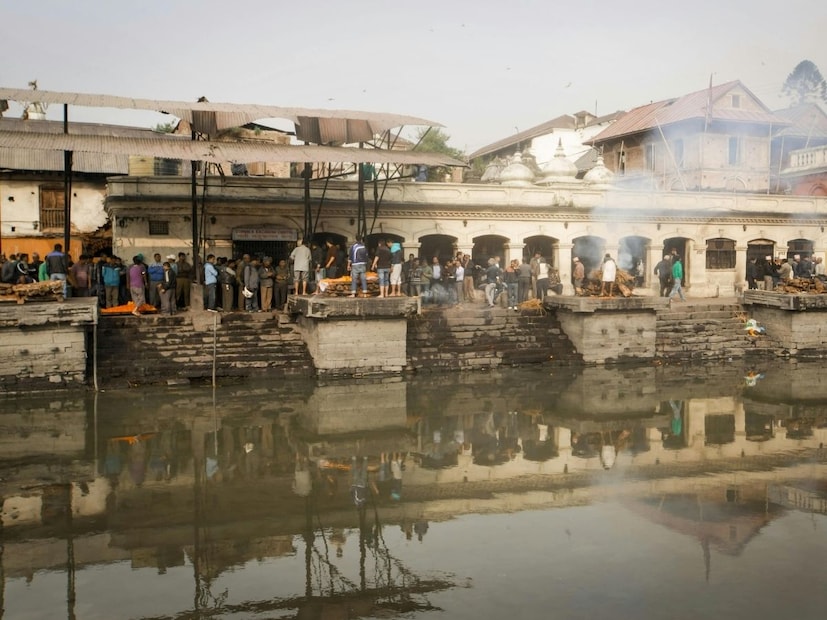 स्मशानातील कामगार  दररोज असंख्य मृतदेह जाळताना पाहतात. म्हणूनच मृत्यूनंतर मृतदेहाचे काय होतं हे त्यांना चांगलं माहिती आहे. मृत्यूनंतर काय होतं, याबाबत स्मशानातील  कामगारांनी जे सांगितलं ते वाचूनच तुम्ही थरथर कापाल.