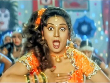 माधुरी दीक्षितच्या या सुपरहिट गाण्याचं थेट पाकिस्तानशी कनेक्शन, ते काय?