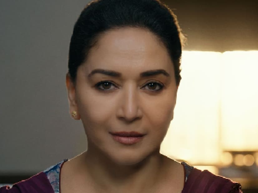  माधुरी दीक्षितने काही दिवसांपूर्वीच आपल्या आगामी वेब सीरिजची हिंट दिली होती. 'मिसेज देशपांडे' असं या सीरिजचं टायटल आहे. अशातच आज माधुरी दीक्षितने आपल्या आगामी 'मिसेज देशपांडे' या सीरिजच्या रिलीज डेटची घोषणा केली आहे. त्यामुळे आता माधुरीची आगामी सीरिज कोणत्या ओटीटीवर रिलीज होणार हे जाणून घेण्याची प्रेक्षकांना उत्सुकता आहे.