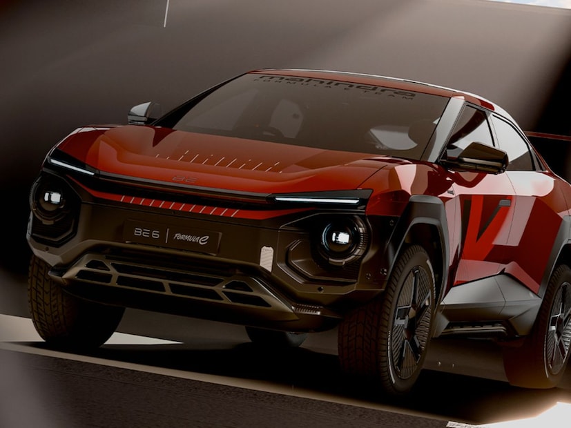 भारतातील सर्वात मोठी वाहन उत्पादक कंपनी असलेल्या महिंद्रा अँड महिंद्राने आतापर्यंत मार्केटमध्ये ईलेक्ट्रिक कार लाँच करून जोरदार आघाडी घेतली आहे. अलीकडे महिंद्राने BE सीरिजमध्ये हायटेक आणि सुपरफास्ट अशा इलेक्ट्रिक कार लाँच केल्या होत्या. आता महिंद्राने आपल्या इलेक्ट्रिक SUV-कूप, BE 6 चं BE 6 Formula E Edition मॉडेल लाँच केलं आहे. कंपनीने याआधी BE 6 आणि XEV 9e च्या 30,000 गाड्यांची विक्री केली. त्यानंतर Mahindra BE 6 Formula E Edition आणली आहेय विशेष म्हणजे, या कारची रेंजही सर्वाधिक आहे. भारतातील सर्वात मोठी वाहन उत्पादक कंपनी असलेल्या महिंद्रा अँड महिंद्राने आतापर्यंत मार्केटमध्ये ईलेक्ट्रिक कार लाँच करून जोरदार आघाडी घेतली आहे. अलीकडे महिंद्राने BE सीरिजमध्ये हायटेक आणि सुपरफास्ट अशा इलेक्ट्रिक कार लाँच केल्या होत्या. आता महिंद्राने आपल्या इलेक्ट्रिक SUV-कूप, BE 6 चं BE 6 Formula E Edition मॉडेल लाँच केलं आहे. कंपनीने याआधी BE 6 आणि XEV 9e च्या 30,000 गाड्यांची विक्री केली. त्यानंतर Mahindra BE 6 Formula E Edition आणली आहेय विशेष म्हणजे, या कारची रेंजही सर्वाधिक आहे.