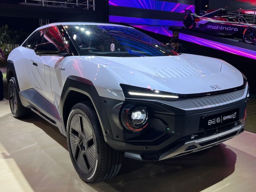 कारमध्ये दमदार अशी बॅटरी आणि मोटर दिली आहे. ज्यामुळे अवघ्या 6.7 सेकंदामध्ये 0 ते 100 किमी स्पीड गाठू शकते. कंपनीने दावा केला आहे की, ही गाडी 682 किमी इतकी रेंज देईल. 