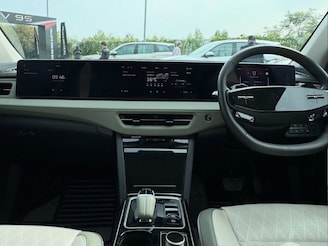 Tata च्या नंतर Mahindra चा धमाका,आणली 7 सीटर SUV, फिचर्समध्ये किंग!