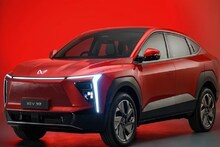 महिंद्राच्या इलेक्ट्रिक कारवर मिळतेय सूट! 1.55 लाखांचं डिस्काउंट, सोडू नका संधी 