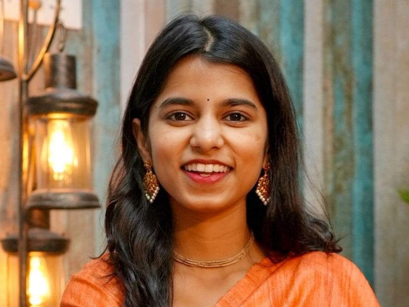  निवडणूक जिंकल्यानंतर मैथिली ठाकूरची पहिली प्रतिक्रिया आता समोर आली आहे. PTI सोबत बोलताना मैथिली म्हणाली,"विजयाचा खूप जास्त आनंद आहे. पहिल्या दिवसापासूनच मला कोणत्या गोष्टीचा संशय आला नाही. राजकारणात एवढ्या लवकर एन्ट्री करेल, असा मी कधीच विचार केला नव्हता".