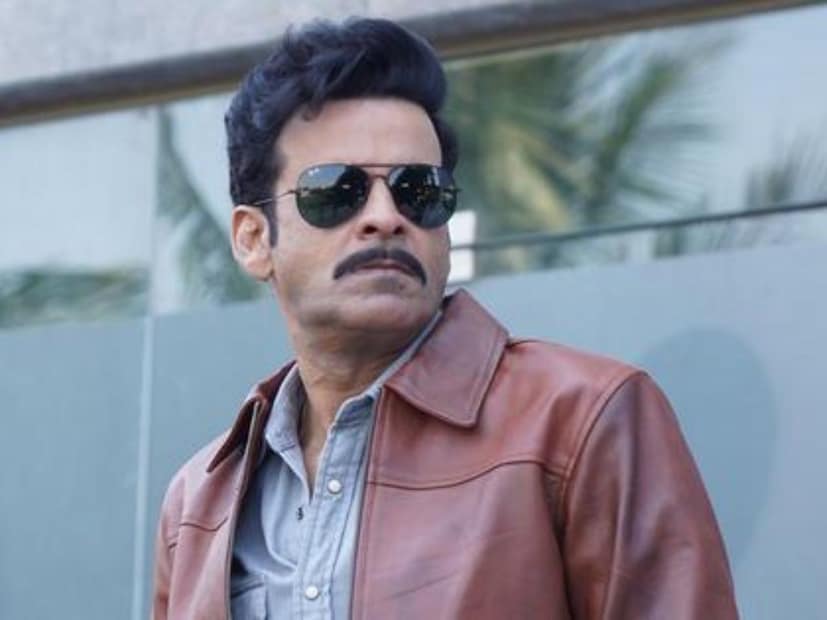 बॉलिवूडमधील एक प्रतिष्ठित अभिनेता म्हणून मनोज बाजपेयी यांची ओळख आहे. दमदार अभिनय आणि प्रत्येक प्रकारचं पात्र साकारण्याची त्यांची क्षमता प्रेक्षकांना नेहमीच प्रभावित करत आली आहे. मनोज बाजपेयी सध्या 'द फॅमिली मॅन 3' (The Family Man Season 3) मुळे चर्चेत आहेत. तसेच त्यांच्या आगामी प्रोजेक्टचीदेखील चाहत्यांना उत्सुकता आहे. बॉलिवूडमधील एक प्रतिष्ठित अभिनेता म्हणून मनोज बाजपेयी यांची ओळख आहे. दमदार अभिनय आणि प्रत्येक प्रकारचं पात्र साकारण्याची त्यांची क्षमता प्रेक्षकांना नेहमीच प्रभावित करत आली आहे. मनोज बाजपेयी सध्या 'द फॅमिली मॅन 3' (The Family Man Season 3) मुळे चर्चेत आहेत. तसेच त्यांच्या आगामी प्रोजेक्टचीदेखील चाहत्यांना उत्सुकता आहे.