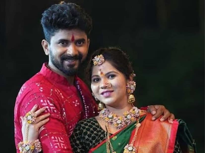  'लग्नानंतर होईलच प्रेम' या मालिकेच्या माध्यमातून प्रेक्षकांच्या भेटीला येणारा विजय आंदळकर आणि रूपाली झनकर यांनी कोरोनाकाळात लग्न केलं. लग्नाची वाईफ वेडिंगची बायकू या मालिकेत दोघांनी एकत्र काम केलं होतं.