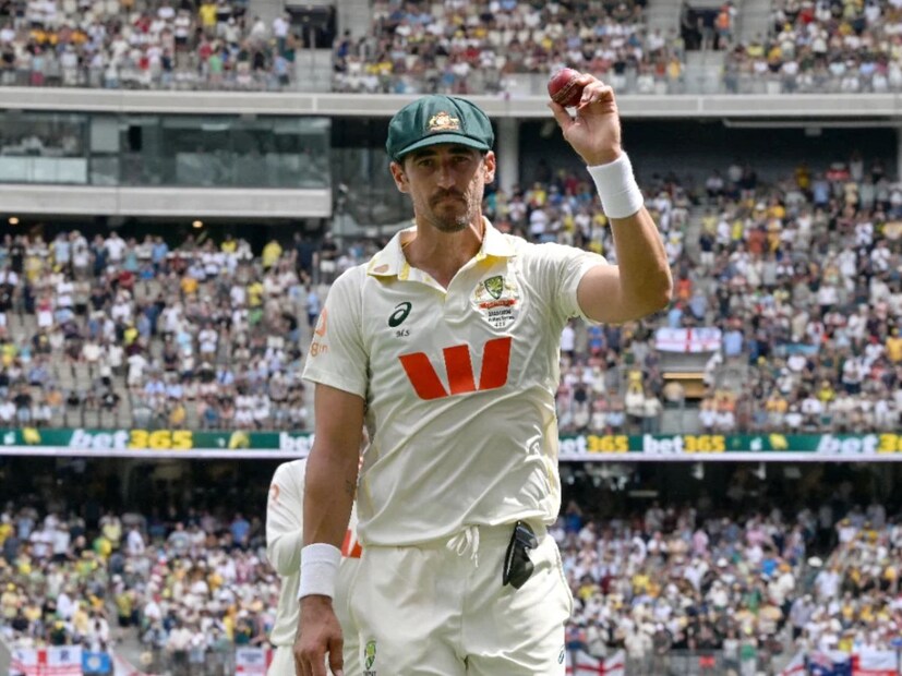 याशिवाय, ऑस्ट्रेलियामध्ये ॲशेस कसोटी क्रिकेट मॅचच्या पहिल्याच दिवशी 7 विकेट घेणारा तो 1990–91 ॲशेसमधील क्रेग मॅकडर्मॉटनंतरचा पहिला बॉलर ठरला आहे. McDermott ने वाकावर 8 विकेट घेतल्या होत्या. 