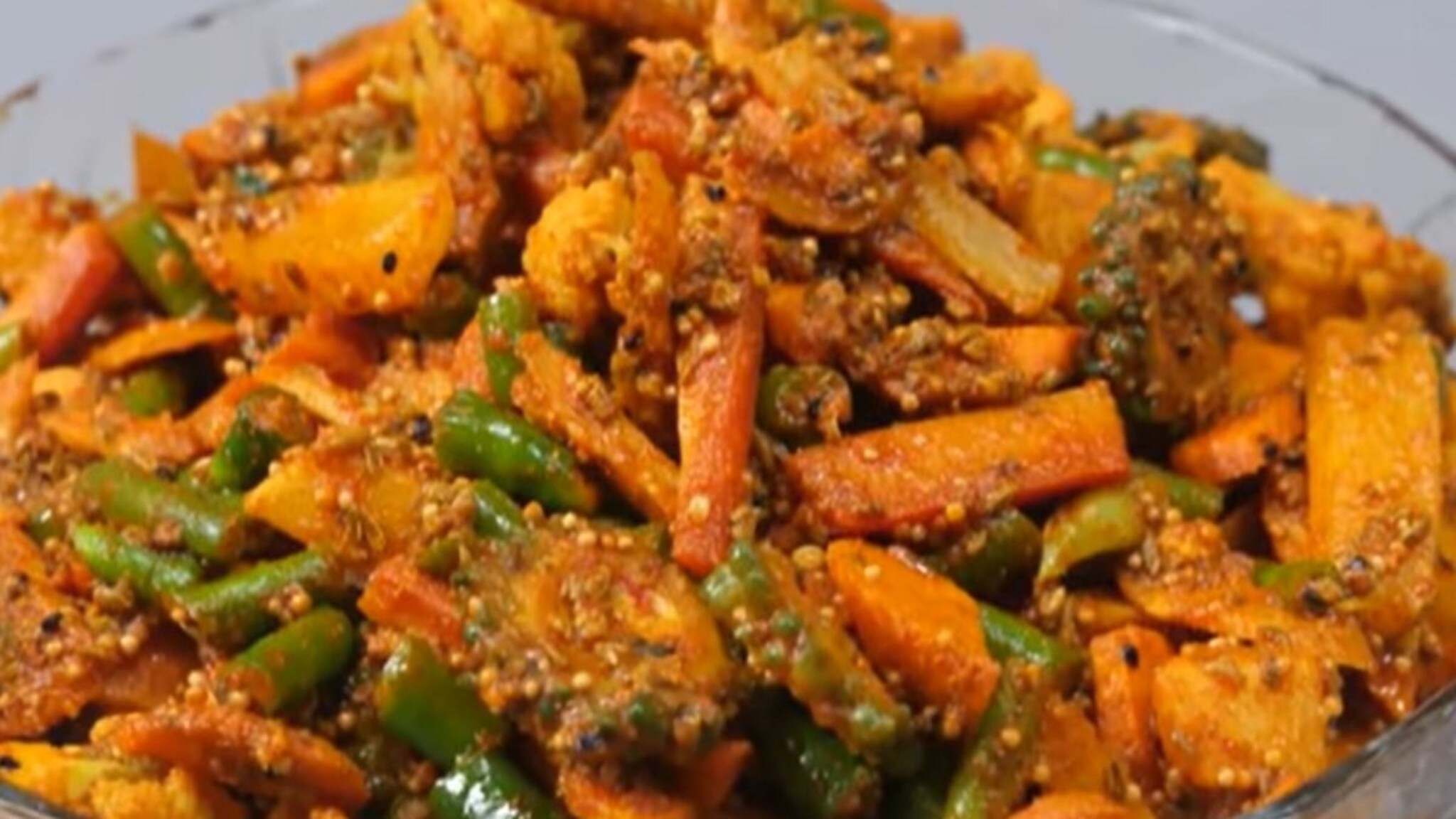 Pickle Recipe Video : खास थंडीचं नवरंग लोणचं; कैरी, लिंबू, मिरची लोणच्यापेक्षा हटके