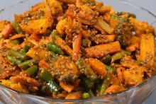 Pickle Recipe Video : खास थंडीचं नवरंग लोणचं; कैरी, लिंबू, मिरची लोणच्यापेक्षा हटके