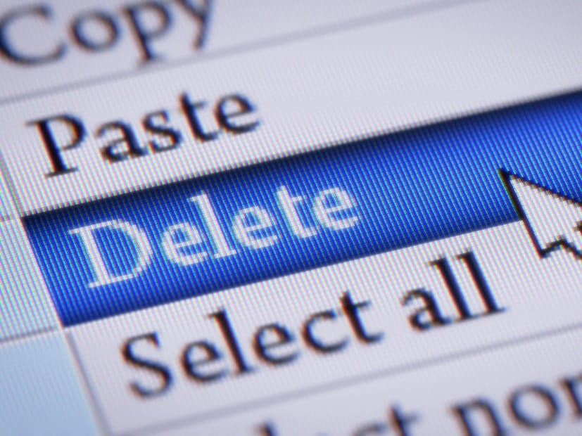 म्हणूनच जर नवीन डेटा ओव्हरराइट केलेला नसेल तर. अनेक वेळा डेटा रिकव्हरी अ&#x200d;ॅप्स किंवा सॉफ्टवेअरच्या मदतीने डिलीट झालेले फोटो परत मिळवता येतात.