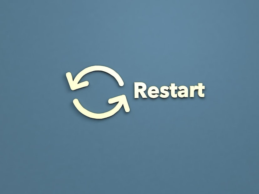जेव्हा तुमचा फोन हँग होतो, अॅप्स व्यवस्थित चालत नाहीत किंवा सॉफ्टवेअर एरर येतात तेव्हा तुमचा फोन रिस्टार्ट करणं सामान्य आहे. तुमचा फोन नीट चालण्यासाठी ही एक चांगली पद्धत आहे.
