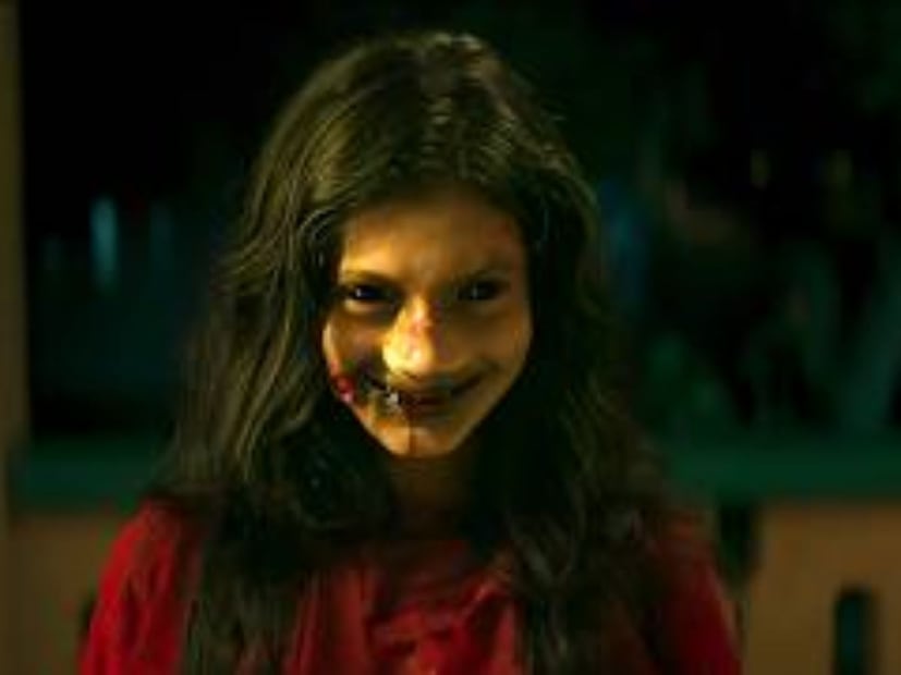  अनेकदा आपल्या आसपास अशा घटना घडतात की ज्यांवर विश्वास ठेवणंच कठीण होतं. अशा घटना आणि त्यांच्याशी जोडलेल्या कथा इतक्या भयानक असतात की त्या ऐकणाऱ्याच्या अंगावर शहारा येतो. पुढे जाऊन अशाच घटनांवर चित्रपट तयार केले जातात, ज्यामुळे ही सत्यकथा पुढे येते.