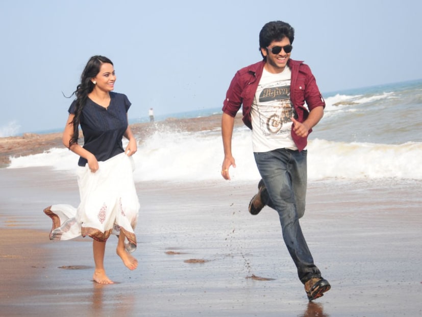  प्रेमांते : 'प्रेमांते' ही एका अशाची जोडीची कहाणी आहे जे एका भेटीनंतर लगेचच संसार थाटण्याचा निर्णय घेतात. हा एक तेलुगू रोमँटिक कॉमेडी ड्रामा असणारा चित्रपट आहे. नवनीत श्रीराम दिग्दर्शित या चित्रपटात प्रियदर्शी पुलिकोंडा, आनंदी, सुमा कनकला, वेनेला किशोर, हायपर हे कलाकार महत्त्वाच्या भूमिकेत आहेत. 21 नोव्हेंबरला हा सिनेमा प्रदर्शित होणार आहे.