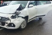 Expressway Accident : मुंबई- पुणे एक्सप्रेस वेवर विचित्र अपघात, ट्रक पलटी; वाहतूक विस्कळीत