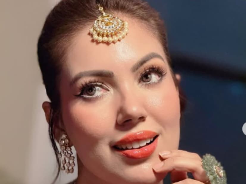  मुनमुन दत्ता सोशल मीडियावर चांगलीच सक्रीय आहे. इंस्टाग्रामवर तिचे 8.5 मिलियन फॉलोअर्स आहेत. तर युट्यूबवर 18.5 फॉलोअर्स आहेत. आपला ग्लॅमरस लुक आणि अभिनयाने ती लाखो प्रेक्षकांच्या मनावर राज्य करते.