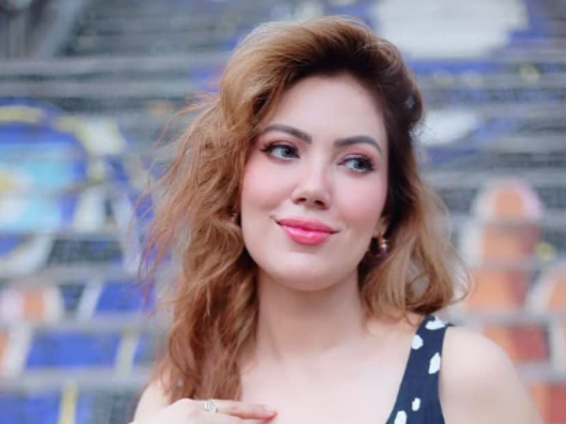  मुनमुन दत्ताने वयाच्या 17 व्या वर्षी इंडस्ट्रीत पदार्पण केलं. 'हम सब बाराथी' ही तिची पहिली मालिका होती. पण 'तारक मेहता का उल्टा चश्मा' या मालिकेने खऱ्या अर्थाने ती लोकप्रियतेच्या शिखरावर पोहोचली.