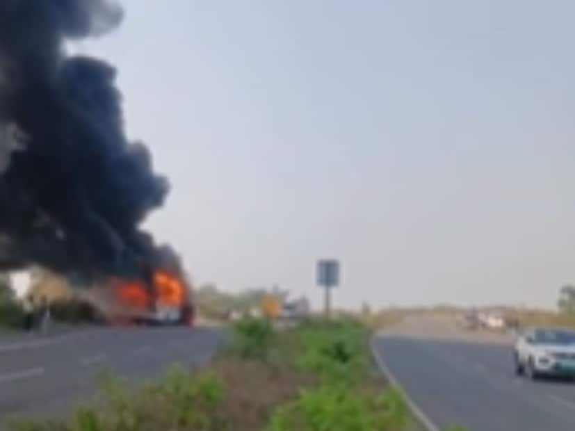 यावेळी बसमध्ये एकूण ४५ प्रवाशी प्रवास करत होते. सुदैवाने सर्वजण वेळीच बाहेर पडल्याने जीवितहानी टळली. 