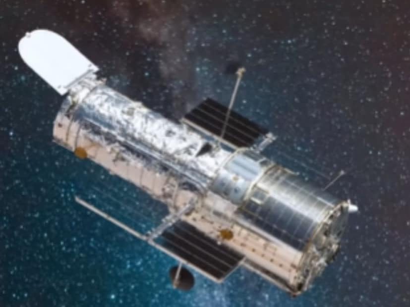 नासाकडून बर्थडे मिळणारं हे गिफ्ट म्हणजे हबल स्पेस टेलिस्कोप किंवा जेम्स वेब टेलिस्कोपने काढलेलेले अंतराळातील फोटो. ब्लॅक होल, चमकणारी आकाशगंगा, तेजोमेघ किंवा पृथ्वीवरून काढलेले फोटो यांचा समावेश आहे. जे तुम्हाला फ्री मिळतात.