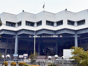 Nashik Mahapalika Bharti 2025: सरकारी नोकरीची सुवर्णसंधी! नाशिक महापालिकेत 114 रिक्त जागांसाठी भरती; महिन्याला 132300 रुपये पगार; जाणून घ्या अर्जप्रक्रिया