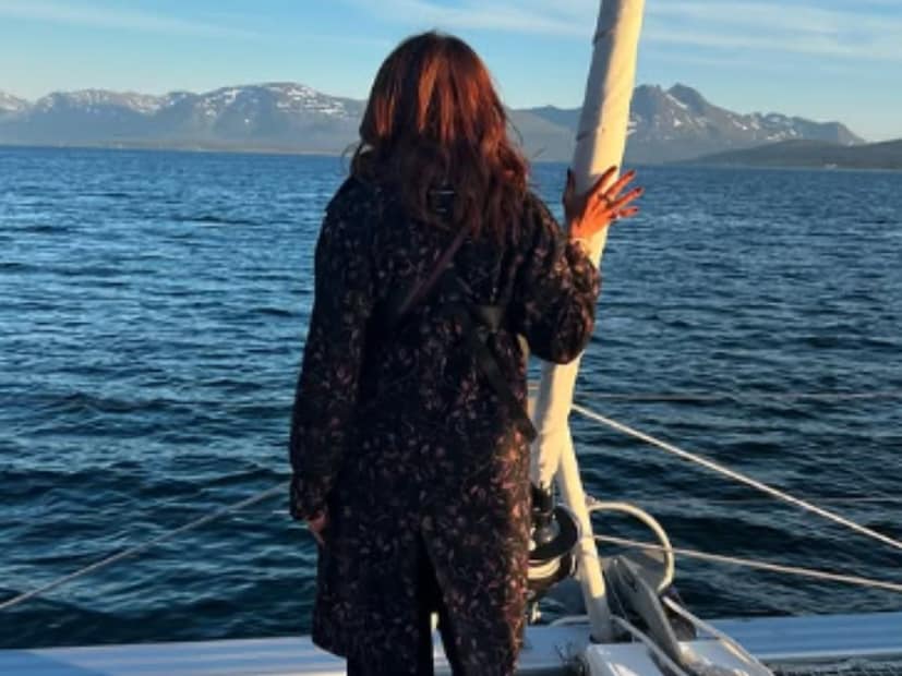  आपल्या व्यावसायिक कामांपेक्षा वैयक्तिक आयुष्यामुळे ही अभिनेत्री जास्त चर्चेत आली आहे. 2020 मध्ये उद्योगपती शार्दुल सिंहसोबत ही अभिनेत्री विवाहबंधनात अडकली. शार्दुलसोबत लग्न केल्यानंतर तिला प्रचंड ट्रोलिंगचा सामना करावा लागला होता.