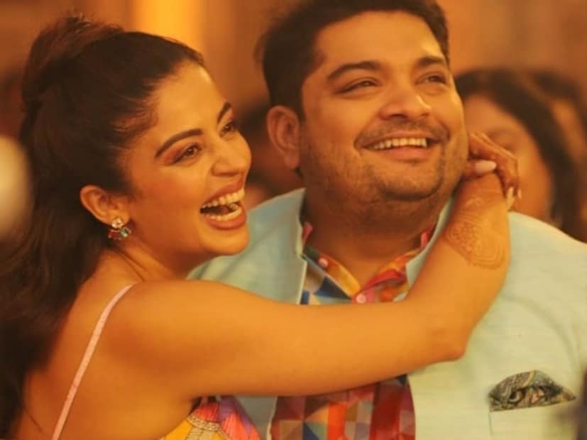  नेहा पेंडसेचा पती शार्दुल सिंह 22 कंपन्या चालवतो. त्याची एकूण संपत्ती 10,558 कोटी रुपयांच्या आसपास आहे. नेहा पेंडसेचे 'नटसम्राट','बाळकडू', स्वामी, जून असे अनेक चित्रपट प्रेक्षकांच्या पसंतीस उतरले आहेत.