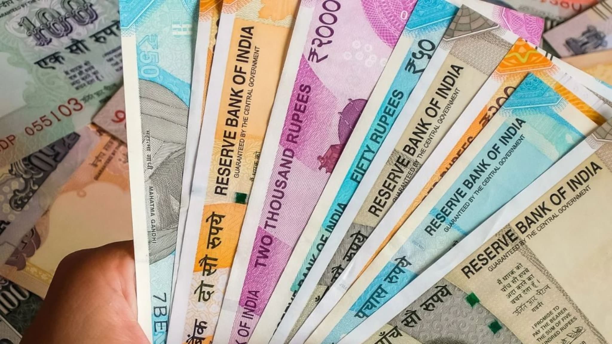 ‘मनी थ्रिलर’! आमच्याकडे नाही म्हणत कपाटात ठेवलेत 5 हजार 817 कोटी; वाचून तुमचं डोकं फिरून जाईल