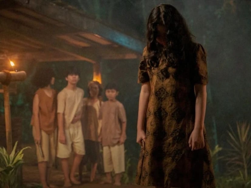  ओटीटीवरील हा सिनेमा एकदा पाहायला घेतला की तुम्ही तो अर्धवट न सोडता पूर्ण पाहालच. या हॉरर चित्रपटातील प्रत्येक सीन, भीतीदायक घुमदारे आवाज आणि थक्क करणारी सर्व पात्र या सर्व गोष्टींमुळे हा चित्रपट प्रेक्षकांच्या पसंतीस उतरत आहे.