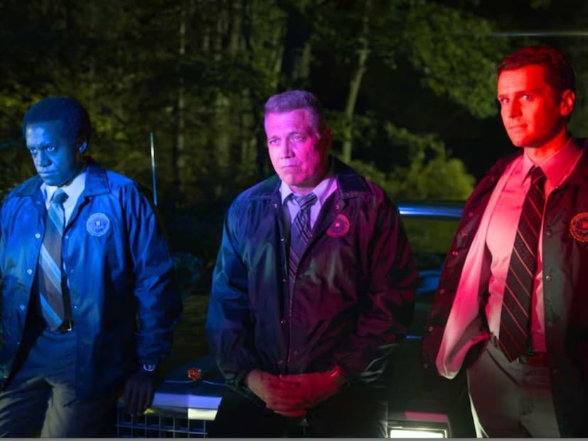  ओटीटीच्या बदलत्या जगासोबतच लोकांची पसंतीही बदलत आहे. लोक आता चित्रपटांबरोबरच 8–10 एपिसोडच्या वेब सीरिज पाहायला जास्त पसंत करतात. मेकर्सही या सीरिजची कथा 2–3–4 सीझनपर्यंत वाढवत नेतात. पण कल्पना करा, जर एखादी सीरिज मधेच थांबली आणि प्रेक्षकांना हेच समजलं नाही की तिचा क्लायमॅक्स काय आहे किंवा कसा झाला असता? होय, आज आम्ही तुम्हाला अशाच एका हिट सीरिजबद्दल सांगणार आहोत.