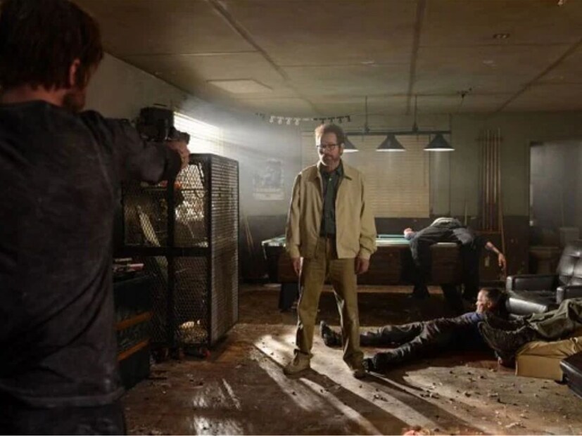  मृत्यूचा भीती आणि कुटुंबाची जबाबदारी शिक्षकाला आतून हलवून टाकते. तो विचार करतो की आपल्या कुटुंबाचं भविष्य कसं सुरक्षित करावं. या विचारात तो असा मार्ग निवडतो, ज्याची कोणीही अपेक्षा करत नाही. या सीरीजचे आतापर्यंत 5 सिझन्स आले आहेत.