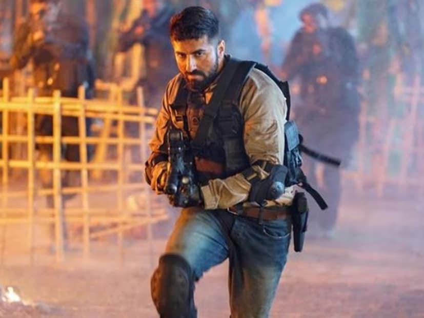  अनेक (Anek) : 'अनेक' या चित्रपटात आयुष्मान खुराना एका अंडरकवर एजेंटच्या भूमिकेत आहे. अनुभव सिन्हा यांनी या चित्रपटाच्या दिग्दर्शनाची धुरा सांभाळली आहे. नेटफ्लिक्सवर हा चित्रपट तुम्हाला पाहता येईल.