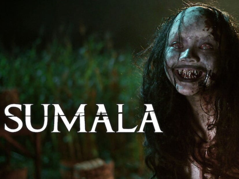  'सुमाला' हे असं नाव आहे ज्यामुळे सेमारंग रीजेंसीतील एका गावातील लोक आजही घाबरतात. रात्र होताच कोणीही बाहेर जाण्याची हिंमत करत नाही, कारण सुमाला मारायला येईल, अशी भीती असते. हा चित्रपट इतर हॉरर चित्रपटांपेक्षा वेगळा आहे. कारण त्याची कथा दोन जुळ्या बहिणींवर आधारित आहे. ज्यातील एक शारीरिकदृष्ट्या कमजोर आहे, तर दुसरीचं निधन झालं असून तिचं भूत घरात भटकत असतं. वडील भीतीपोटी त्या मुलीला मारतात. पण तिचा आत्मा मात्र सर्वांना त्रास देतो तेव्हा कथेत ट्विस्ट येतो.