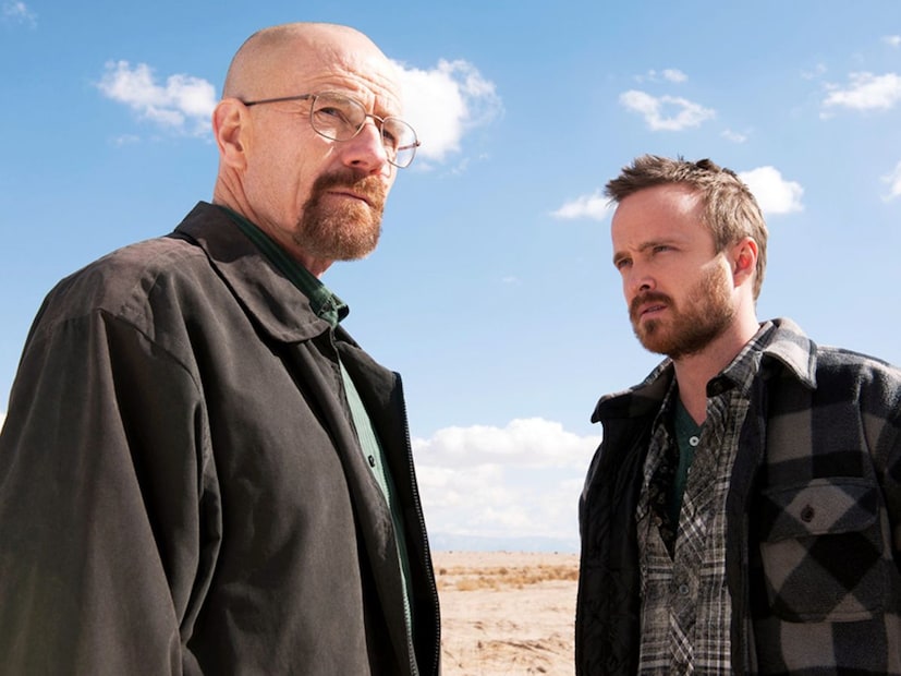  ‘ब्रेकिंग बॅड’चं प्रेक्षक आणि क्रिटिक्सकडून जबरदस्त कौतुक होत आहे. IMDb रेटिंग 9.5/10 आहे. त्यामुळेच ही सीरिज आतापर्यंतची सर्वोत्तम सीरीज आहे. या सीरीजला 16 प्राइमटाइम एमी अवॉर्ड्स आणि 2 गोल्डन ग्लोब्स मिळाले आहेत. ‘Ozymandias’ या एपिसोडला IMDb वर 10/10 रेटिंग मिळाली आहे. ही सीरीज आता हिंदी डबिंगमध्ये Zee Café वर सोमवार ते शुक्रवार रात्री 10 वाजता पाहता येते. तसेच Zee5 आणि Netflix वर हिंदी आणि इंग्रजी दोन्ही भाषेत पाहता येऊ शकते, आणि ही नेहमीच टॉप 10 मध्ये ट्रेंड करत राहते.