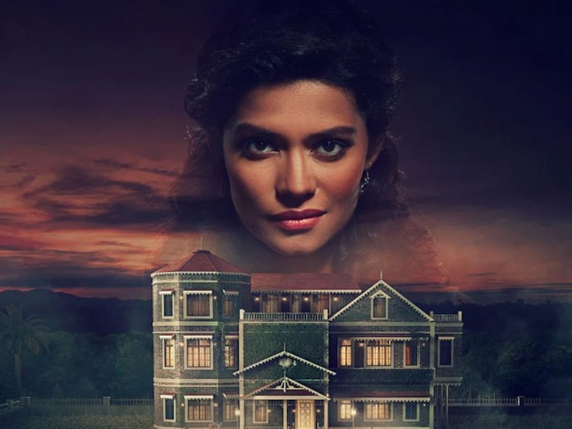  टाइपराइटर (Typewriter) : नेटफ्लिक्सवरील खतरनाक सीरिजपैकी 'टाइपराइटर' ही एक आहे. हॉरर गोष्टींची भीती वाटणाऱ्या मंडळींनी या सीरिजपासून दूरच राहावं. कोणत्याही रात्री आणि वीकेंडला तर या सीरिज अजिबात पाहू नका. एका कुटुंबावर आधारित ही सीरिज आहे. गोव्यातील एक कोणालाही माहिती नसलेल्या ठिकाणी सुट्टी घालवण्यासाठी हे कुटुंब येतं मग पुढे घडणाऱ्या अनेक भीतीदायक गोष्टी या सीरिजमध्ये दाखवण्यात आल्या आहेत.