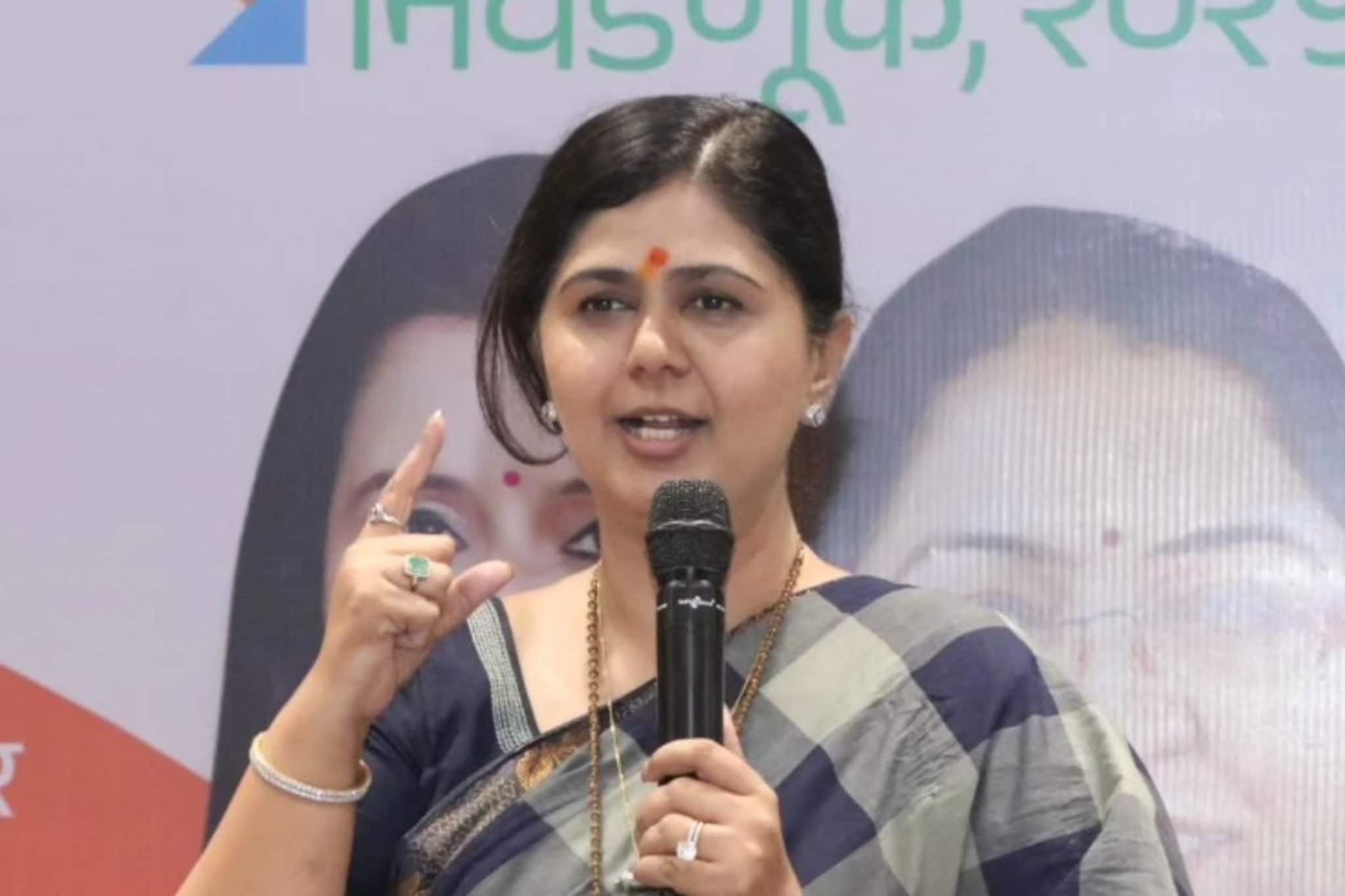 Pankaja Munde: पंकजा मुंडे पुन्हा मनातलं बोलल्या,  जाहीर सभेत व्यक्त  इच्छा;